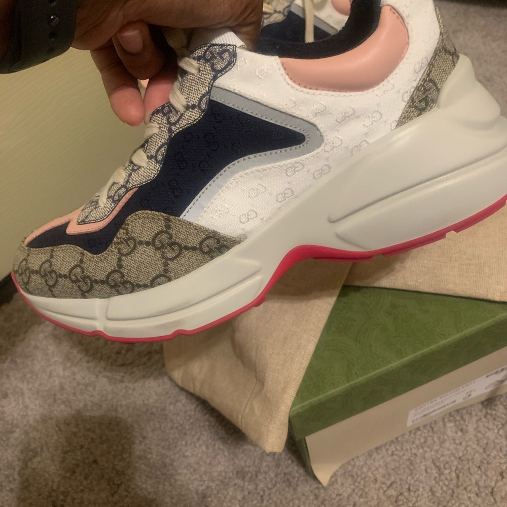 Womens Gucci Sneakers - Picture 8 of 12